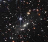 Esta imagen proporcionada por la NASA muestra el grupo de galaxias SMACS 0723 captado por el Telescopio Espacial James Webb.