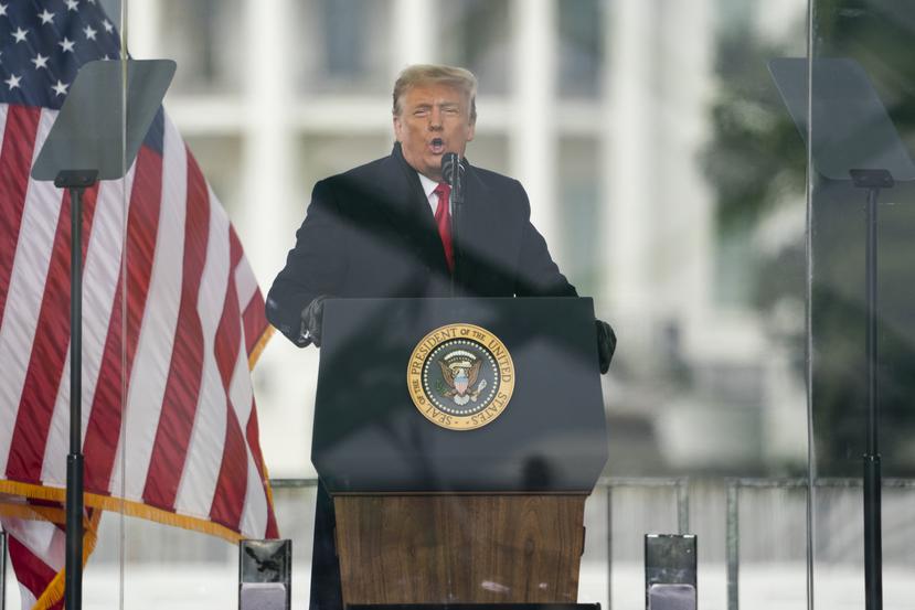 El presidente Donald Trump habla en un acto de protesta contra la certificación del triunfo de Joe Biden en la elección presidencial, en Washington. Poco después ocurrió el acto de insurrección.