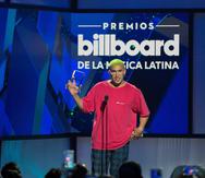 El cantante puertorriqueño Bad Bunny recibe el premio a Artista del Año, Redes Sociales durante la vigésimo primera edición de los Premios Billboard de la Música Latina en el Hotel y Casino Mandalay Bay de Las Vegas (Nevada, EE.UU.). EFE/Armando Arorizo/Archivo
