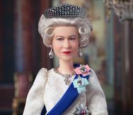 La nueva muñeca Barbie inspirada en la reina Isabel II de Gran Bretaña.