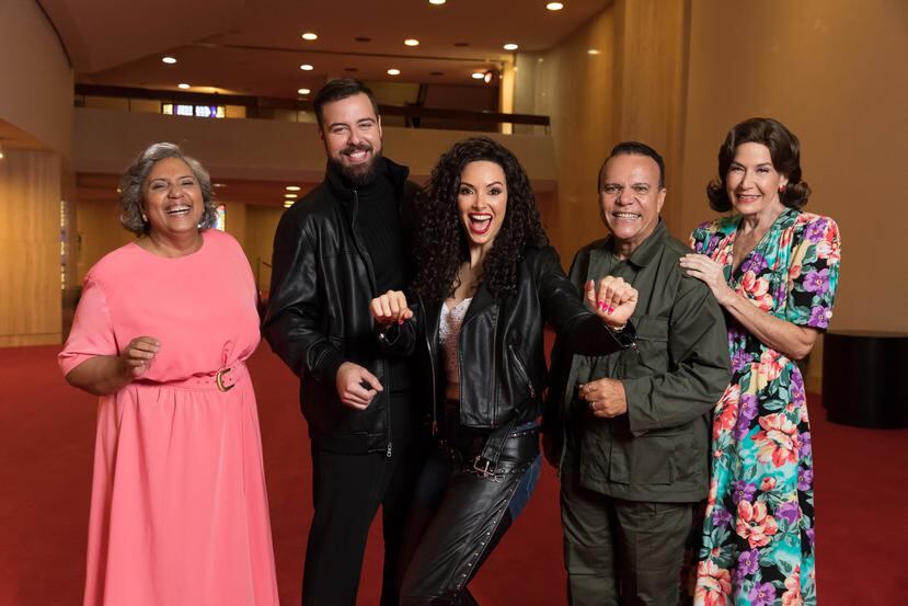 El elenco del musical "On Your Feet!" esta compuesto por, de izquierda a derecha, Aidita Encarnación, Eddie Noel Rodríguez, Denise Quiñones, Alex D’Castro y Marian Pabón.