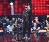 Daddy Yankee recibió un premio por superar los mil millones de reproducciones en You Tube. “Gracias Puerto Rico. Este premio se lo dedico a los veteranos  y a los nuevos talentos”.

