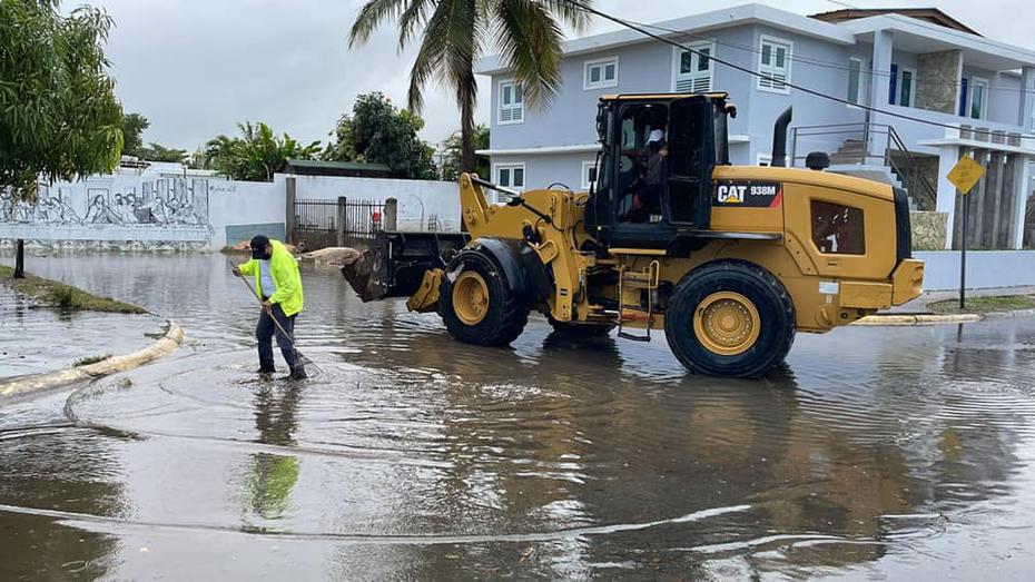 En Dorado se registraron hasta 12 pulgadas de lluvia, informó el SNM en San Juan.
