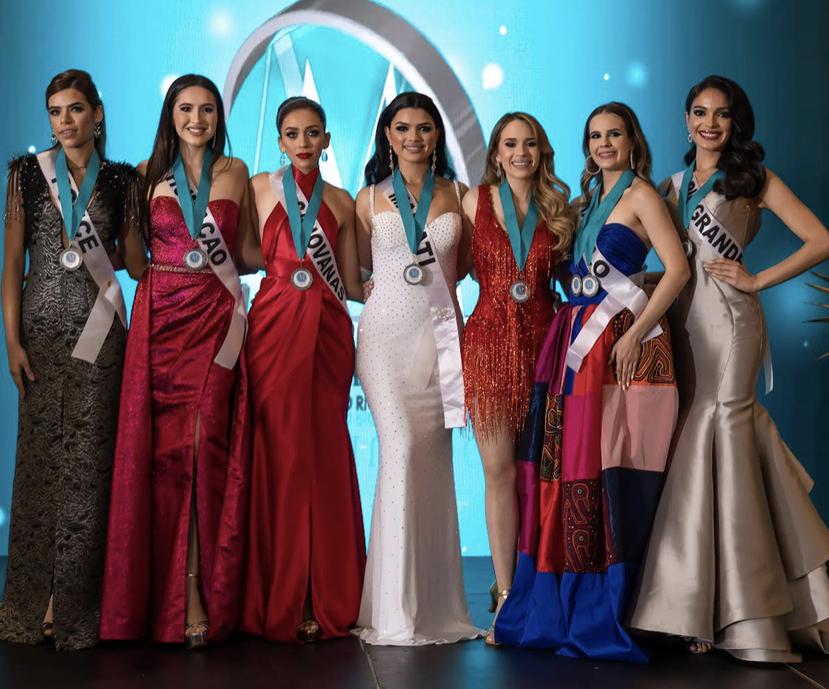 Varias de las candidatas a Miss Mundo galardonadas por sus propuestas.