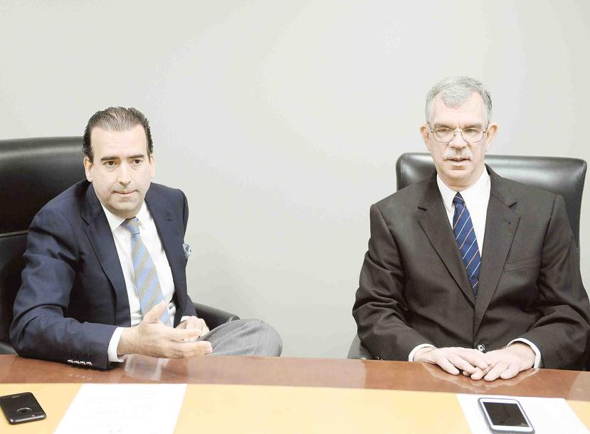 José Carrión y Ramón Ruiz Comas pasaron revista de los primeros seis meses de operaciones del ente federal que tiene a su cargo poner en cintura al fisco puertorriqueño.