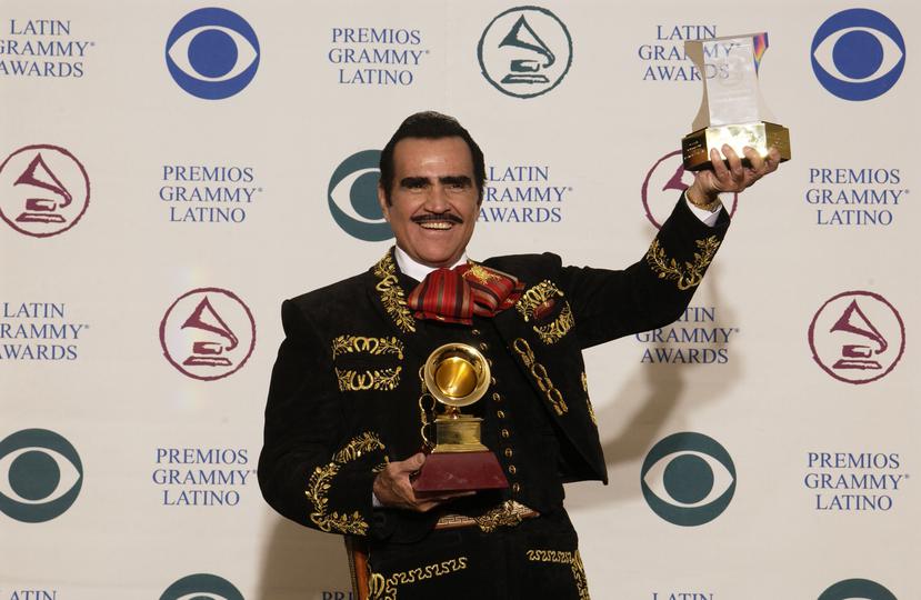 Vicente Fernández fue homenajeado como Persona del Año de La Academia Latina de la Grabación en 2002.