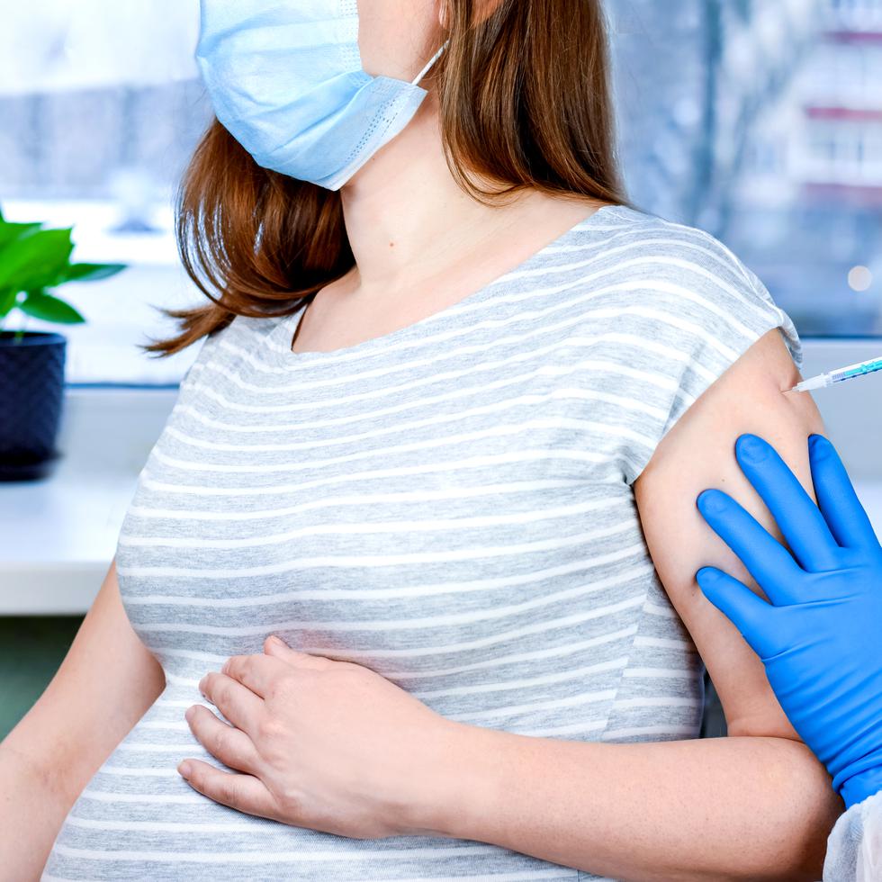 A medida que ha transcurrido el proceso de vacunación, ha ido aumentando el número de mujeres embarazadas que han recibido alguna de las tres vacunas.