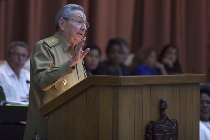 El presidente de Cuba, Raúl Castro, habla durante un mitin en La Habana, Cuba. (AP)