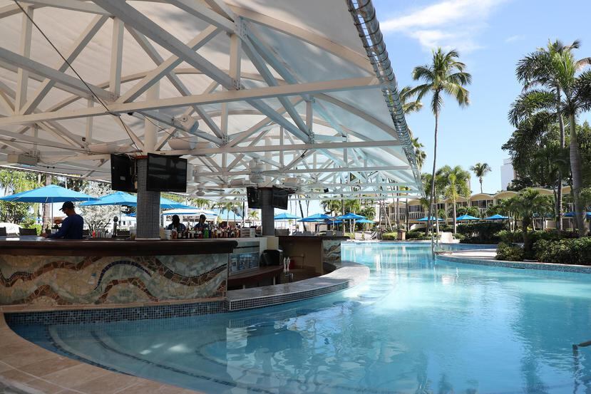 Algunos hoteles, como el Intercontinental San Juan (arriba) y el Boho Beach Club, en Cabo Rojo, ayer comenzaron  a promover ofertas en estadías. (GFR Media)