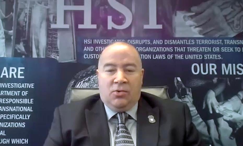 El agente de HSI, Carlos Carrasquillo, habla en una entrevista por videollamada desde Estados Unidos, recordando que fue el oficial que llevó al tribunal el caso de narcotráfico contra Junior Cápsula.