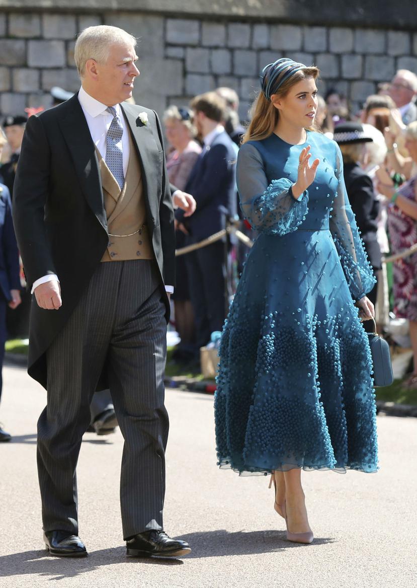 El príncipe Edward y su hija Beatrice a su llegada a la boda de los duques de Cambridge en mayo del año pasado. (Foto: Archivo)