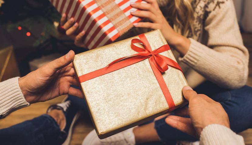 Muchas veces organizar un intercambio navideño resulta toda una hazaña (Shutterstock).