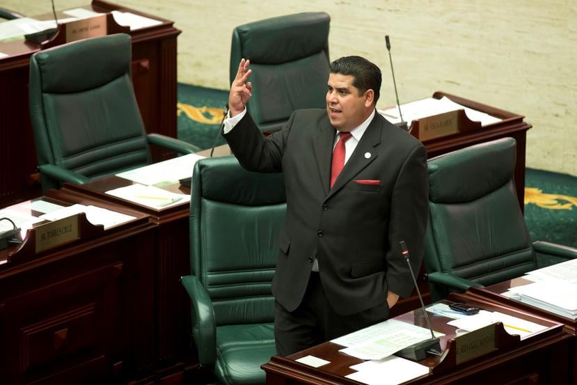 Rafael "Tatito" Hernández pidió a los legisladores que sean consistentes en el trámite contra la disposición que permitiría a los alcaldes seleccionar a sus sucesores, en caso de que renuncien. (GFR Media)