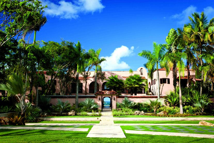 La icónica mansión "Su Casa", localizada en Dorado Beach, fue adquirida por el empresario boricua Orlando Bravo por $25 millones en 2021.