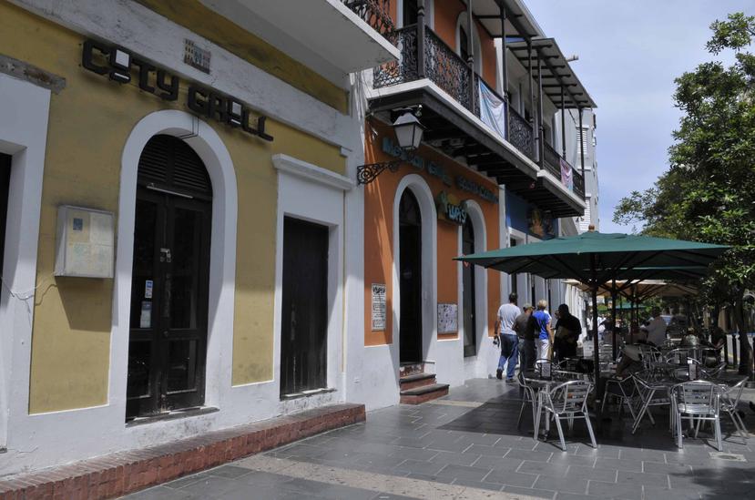 La calle Recinto Sur en Viejo San Juan fue escenario de uno de los robos. (GFR Media)