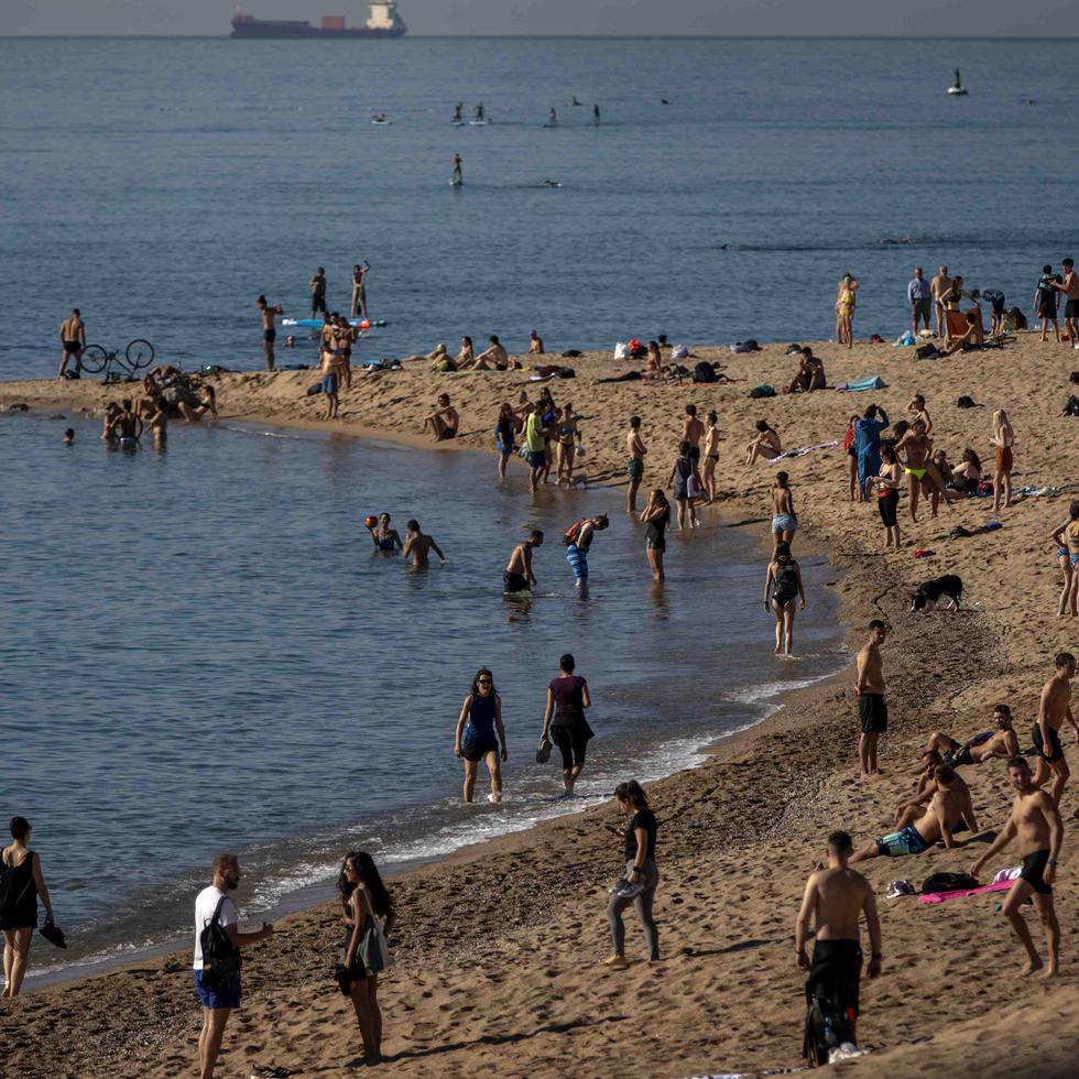 La ola de calor ha provocado una sensación casi veraniega en muchas zonas costeras.