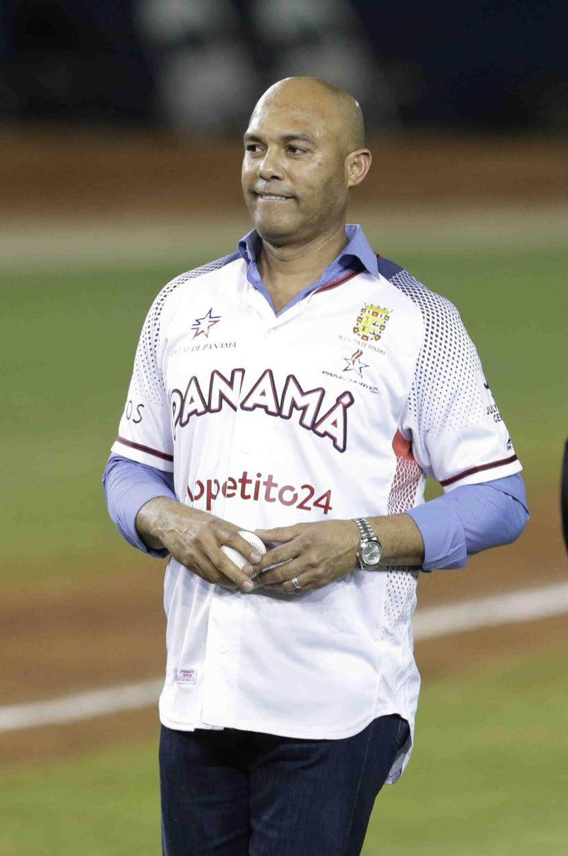 Mariano Rivera realizó el lanzamiento de honor en la jornada inaugural de la Serie del Caribe que se celebra en su natal Panamá. (AP / Arnulfo Franco)