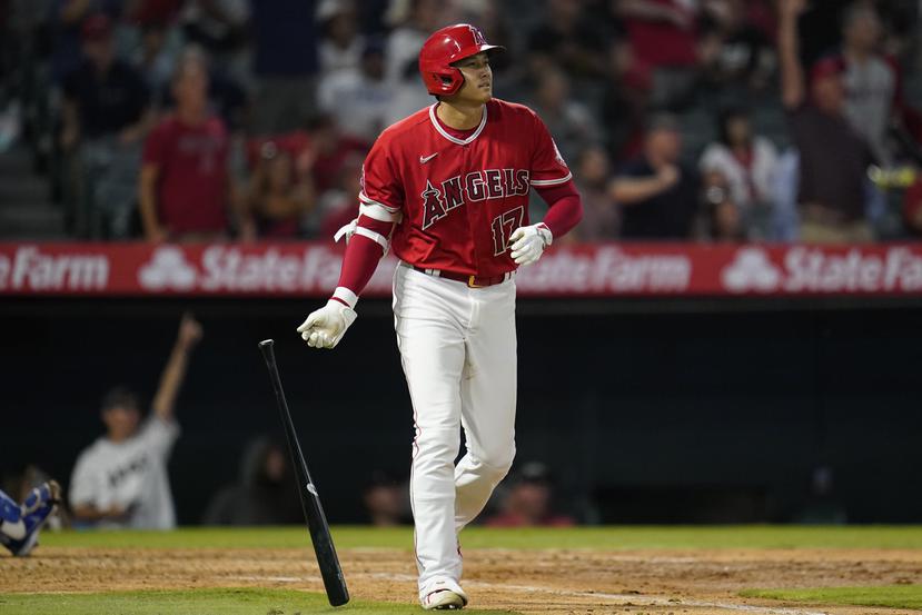 Shohei Ohtani, de los Angels de Los Ángeles, recorre las bases tras sacudir un jonrón en el sexto inning ante los Royals de Kansas City, en Anaheim.