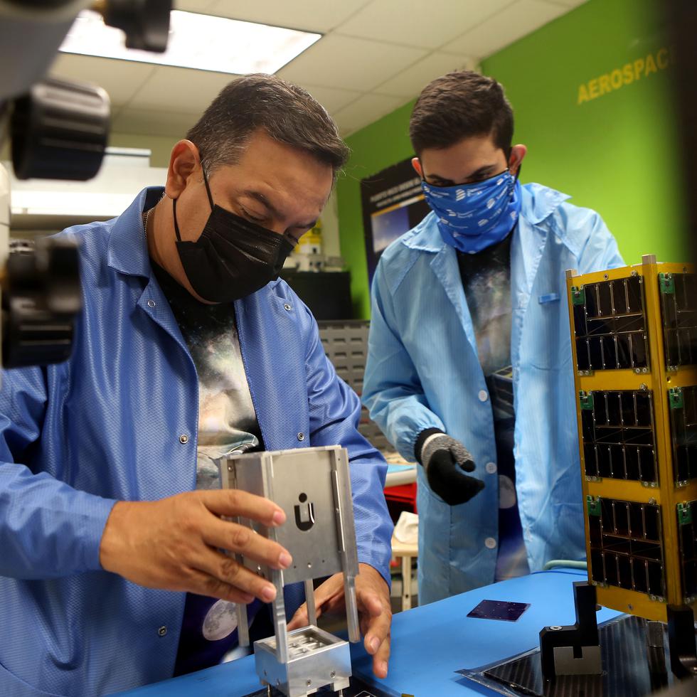 Estudiantes de la Facultad de Ingeniería del recinto de Bayamón de la Universidad Interamericana de Puerto Rico, junto a su profesor, el doctor Amílcar Rincón Charris, participaron del Proyecto del satélite PR-CuNaR 2, en conjunto con NASA y Space X.