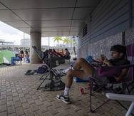 Fanáticos de Bad Bunny comienzan a realizar la fila en la boletería del Coliseo de Puerto Rico. La venta de boletos comienza el próximo sábado, 9 de julio.