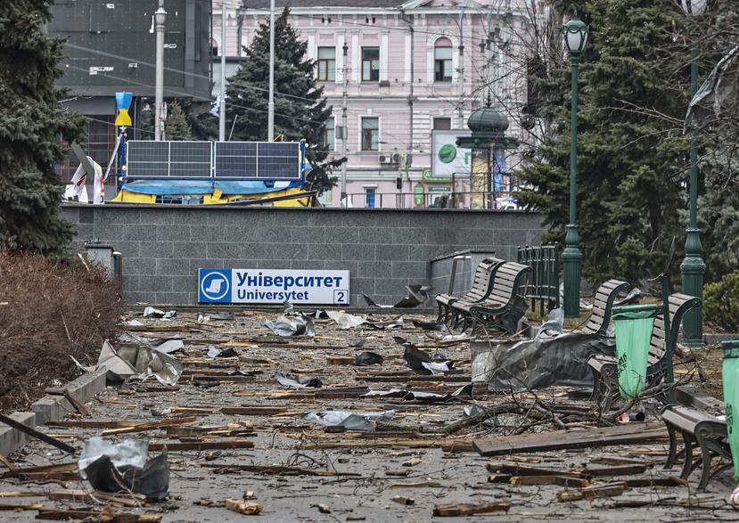 Daños ocasionados por los bombardeos rusos sobre el centro de la ciudad Járkov, en Ucrania.