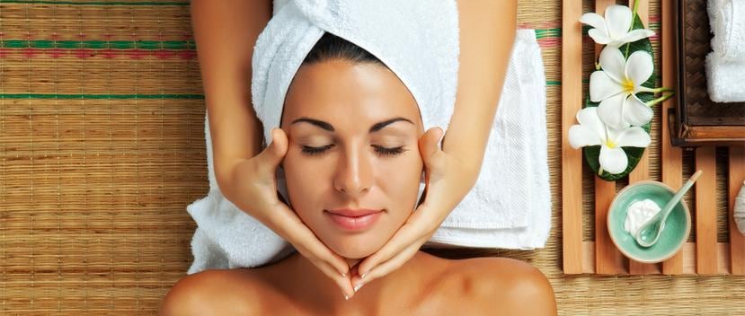 Una cita en el spa puede relajarte físicamente y, en consecuencia, te sentirás liberada. (Shutterstock)