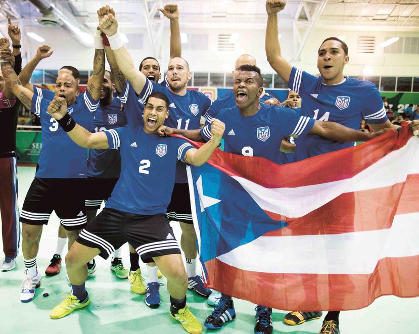 La Selección Nacional masculina de balonmano celebra su medalla de oro en los Centroamericanos de Veracruz 2014. (Archivo / GFR Media)