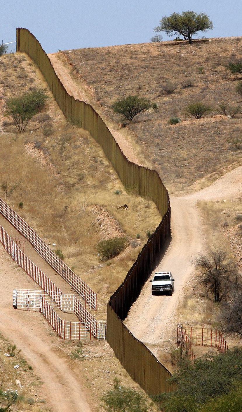 La orden fue el primer paso para avanzar hacia la construcción de un muro en la frontera sur. (AP)