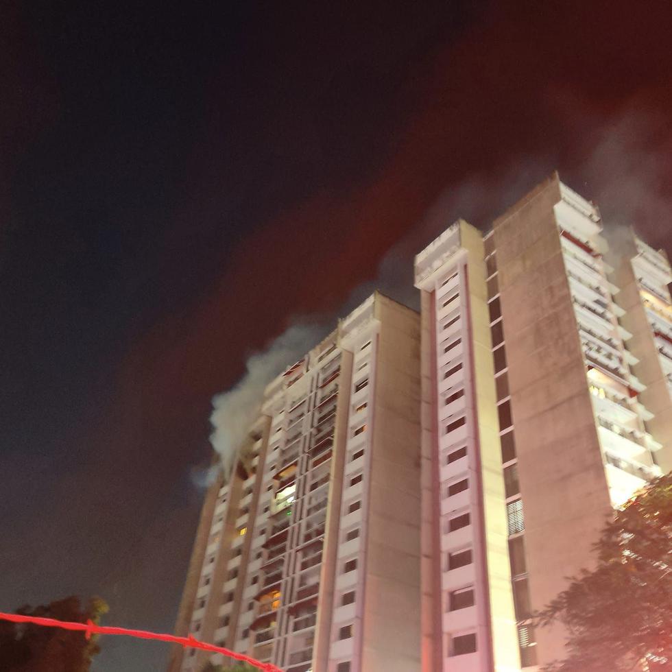 Incendio en apartamento del condominio Villa Caparra Executive, en Guaynabo, el 9 de enero de 2023.