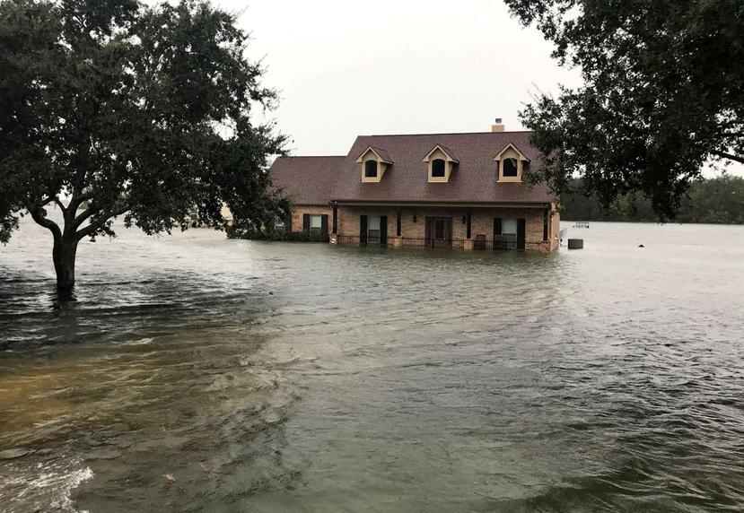 Algunas zonas como el área de Winnie en Texas reportaron inundaciones severas debido al ciclón. (AP)