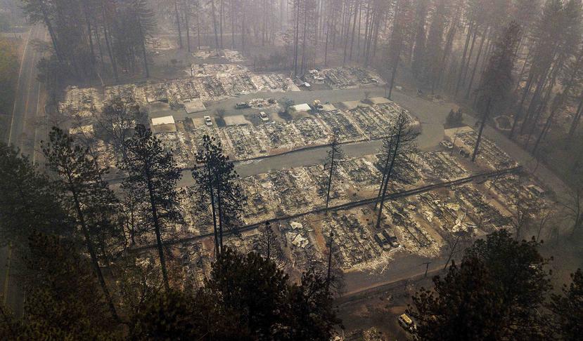 En esta fotografía de archivo se observan residencias calcinadas por el fuego en Paradise, California. (AP)