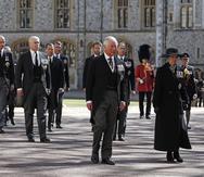 El protocolo dicta que los miembros de la familia real deben empacar una prenda de vestir negra cuando vayan de gira real. (Foto: Archivo)
