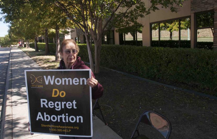 La ley respaldada por los republicanos exige que quienes practican el aborto en Texas operen bajo estándares similares a los de hospitales. (AP)