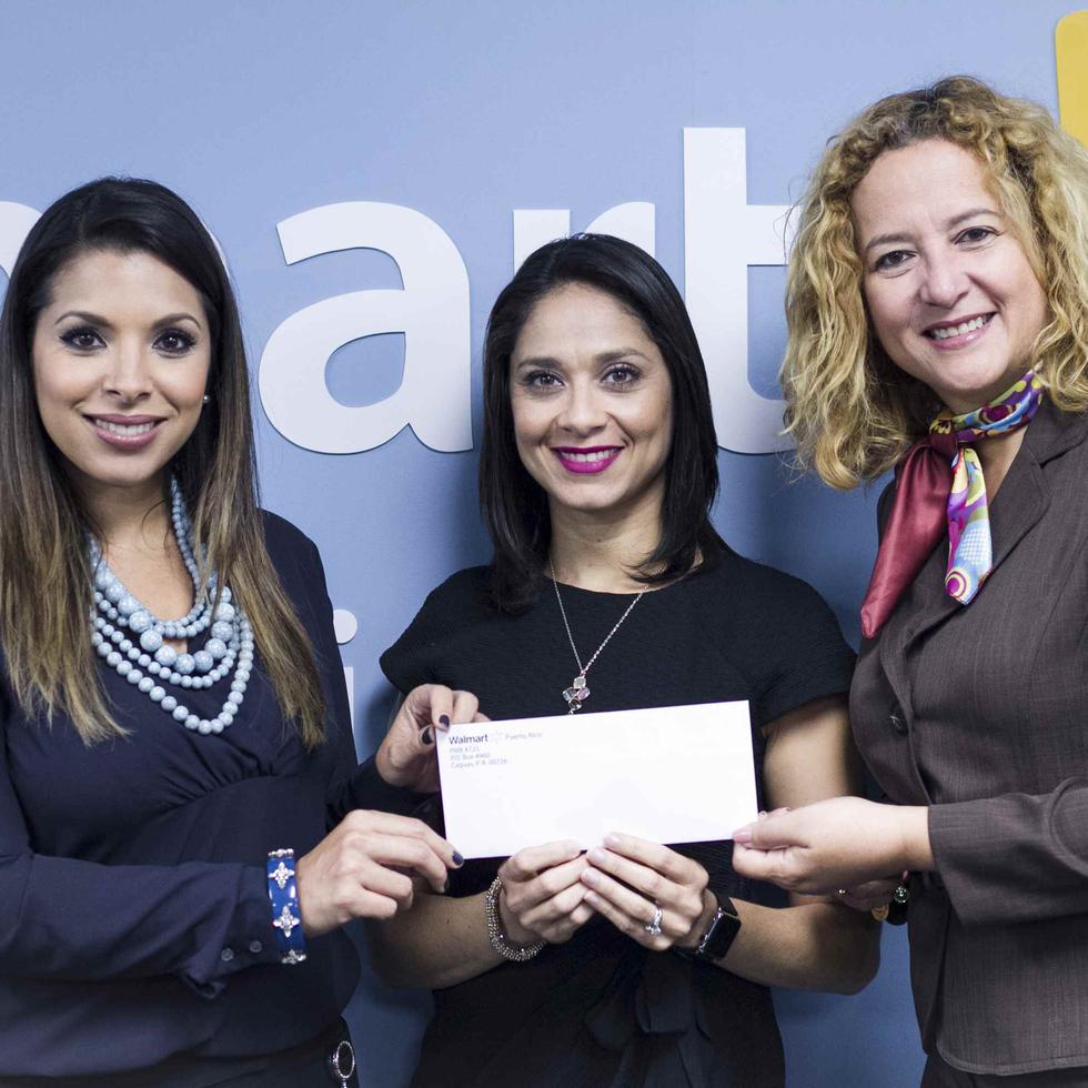 De izquierda a derecha, Viviana Mercado, gerente de asuntos corporativos de Walmart Puerto Rico; Olga Ramos, directora senior de Sam’s Club Puerto Rico; y Sara Rosario, presidenta del COPUR.