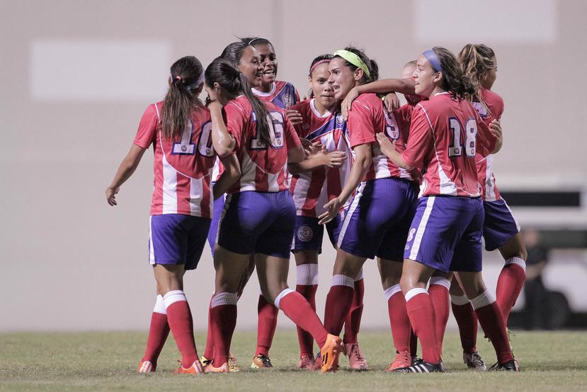 La selección de fútbol femenino en el 2015. (GFR Media)