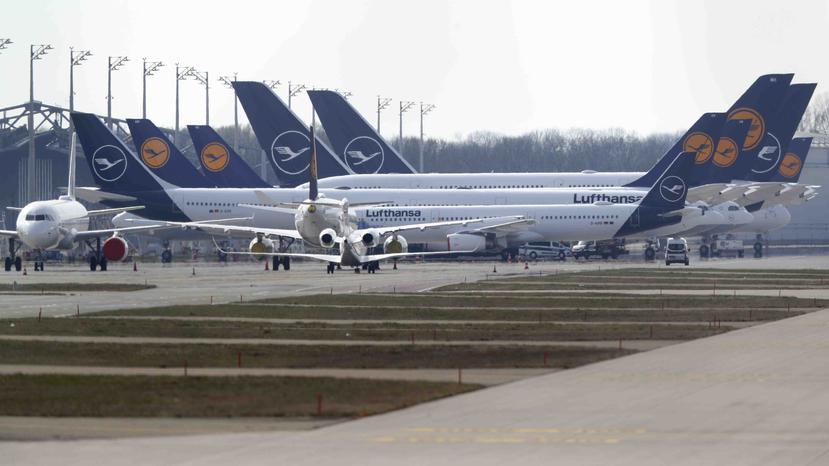 Lufthansa dijo en un comunicado que retirará permanentemente seis Airbus A-380, cinco Boeing 747-400 y siete Airbus A340-600. (AP Photo/Matthias Schrader)