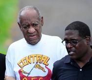 Andrew Wyatt, a la derecha, representante del comediante Bill Cosby, a la izquierda, reaccionó al próximo estreno de la serie documental  “We Need to Talk About Cosby”, que estrenará en Showtime el 30 de enero de 2022.
