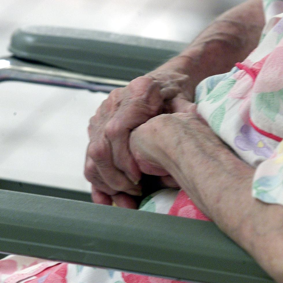 El Departamento de Salud ya ha registrado 33 muertes por COVID-19 entre residentes de hogares de adultos mayores.