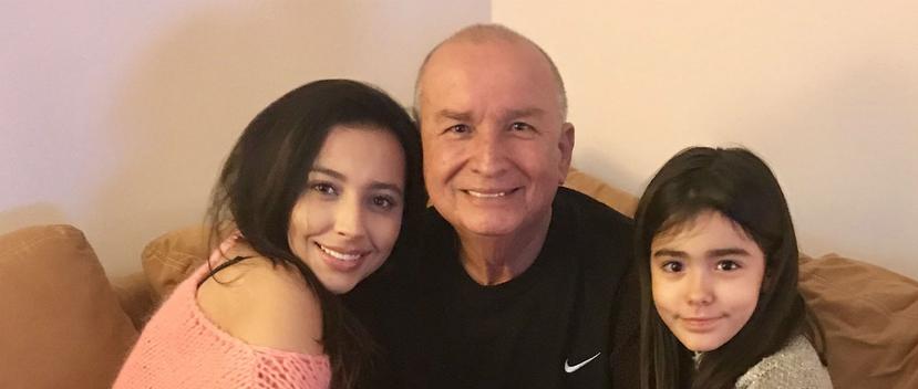 Felipe Pérez Valentín disfruta su papel de abuelo de Daniella y Alexa, hijas de Stella Nolasco. (Foto: Suministrada)