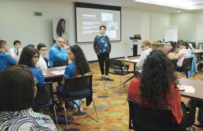 Yara Gorbea ofreció el taller Democracia a los maestros del programa El Nuevo Día Educador.

