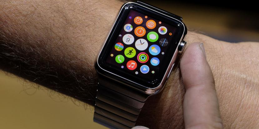 Apple no ha dado a conocer los datos de ventas del reloj, aunque dijo que las ventas superaron a las del iPhone y el iPad en su primer trimestre en el mercado. (Bloomberg)