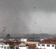 El tornado en Suqian, en la provincia Jiangsu, China, el 19 de septiembre de 2023. Foto tomada de video.