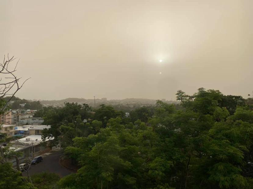 Así se ve el polvo del Sahara en la zona de Cupey, en San Juan.