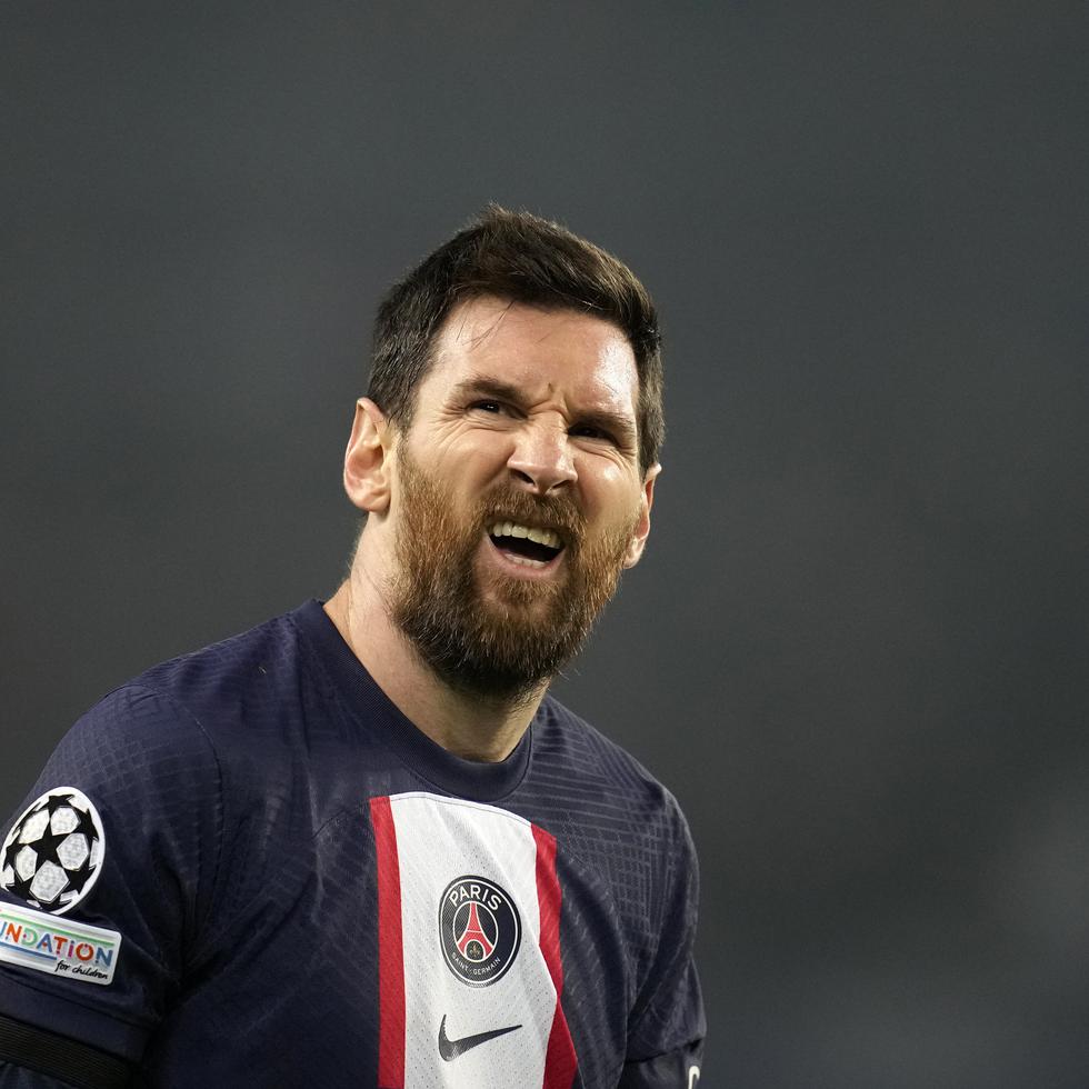 Lionel Messi, del PSG, reacciona durante el partido de octavos de la Champions League.