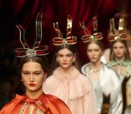 Los diseñadores que presentaron sus propuestas durante la semana de la moda de Milán. (AP)