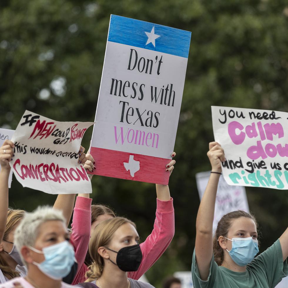 Al menos seis clínicas que realizan abortos en Texas comenzaron a reanudar sus servicios regulares después de que la ley fue puesta en suspenso, según el Centro por los Derechos Reproductivos.