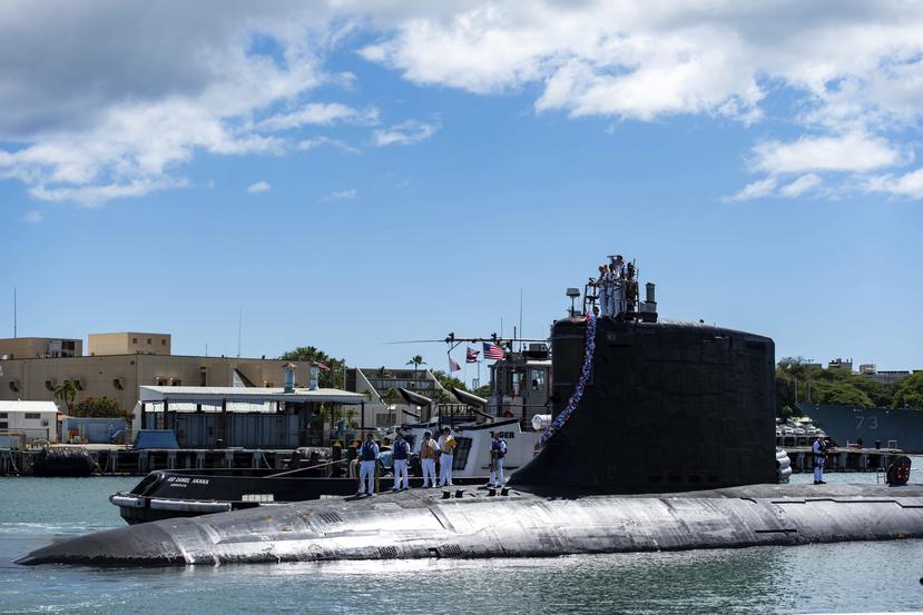 El submarino de ataque rápido de clase Virginia USS Illinois (SSN 786) regresa a su base en la base conjunta Pearl Harbor-Hickam tras un despliegue en la región de la 7ma flota, el 13 de septiembre de 2021.