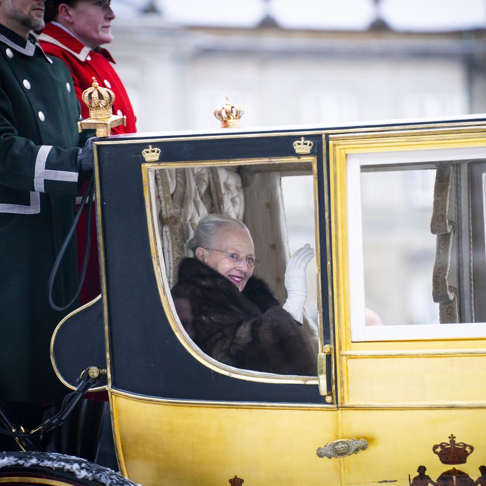 La reina Margrethe hizo un recorrido por las frías calles de Copenhagen.