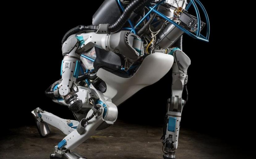 Atlas tiene la capacidad de realizar giros de 180º y caminar bajo condiciones extremas de temperatura. (Boston Dynamics)