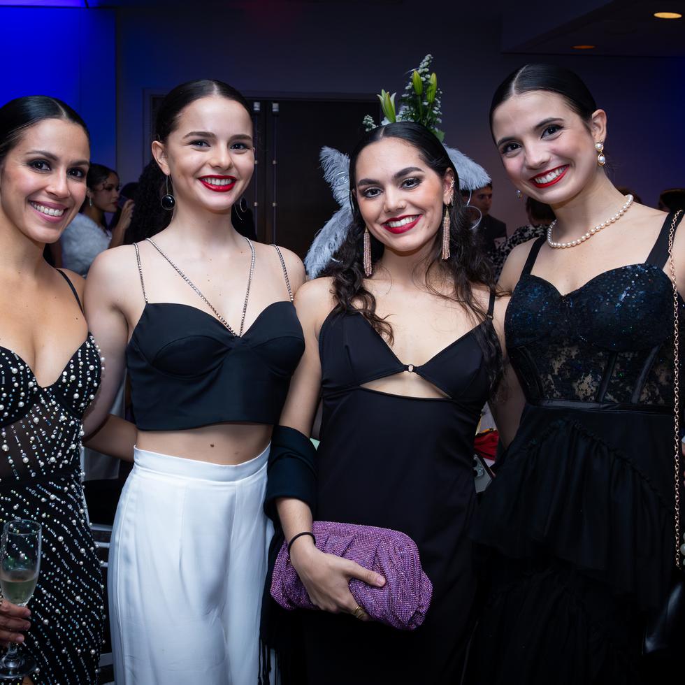 Nicole Colón, directora de ensayo de Ballet Concierto de PR; Fabiola Brown; Marcela Domínguez; y Stella Casas, todas bailarinas de la compañía. 